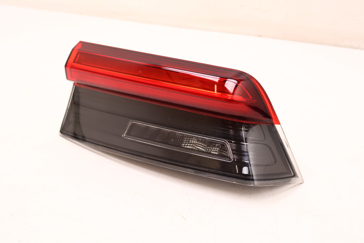 BMW 3 G21 LAMPA KLAPY BAGAŻNIKA PRAWA TYŁ H8742045410