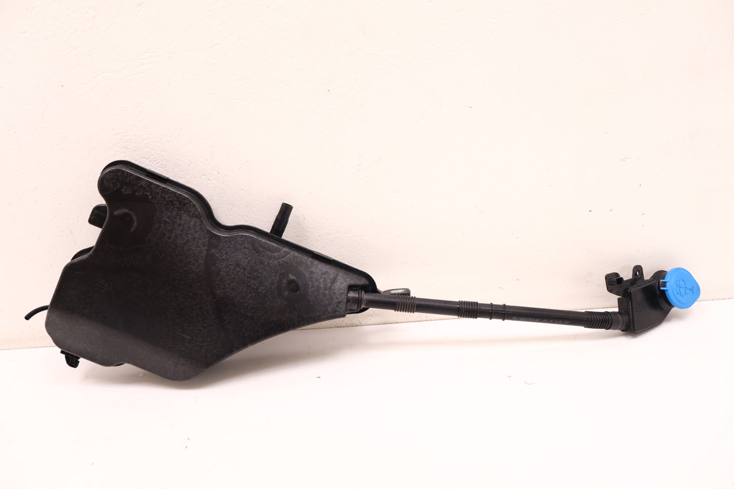 BMW 3 G20/21 ZBIORNICZEK SPRYSKIWACZY 7449656