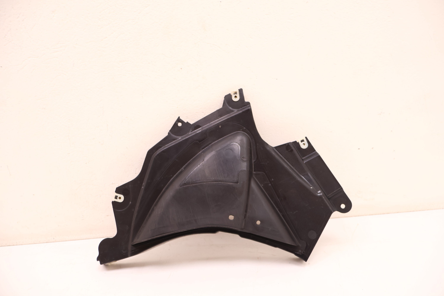 BMW 3 G20/21 OSŁONA NADKOLA TRÓJKĄT PRAWA PRZÓD 51718074892, 74850613