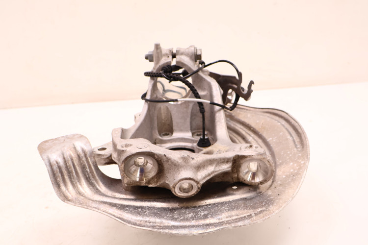BMW 3 G20/21 330E PIASTA ZWROTNICA LEWA PRZÓD 62165415