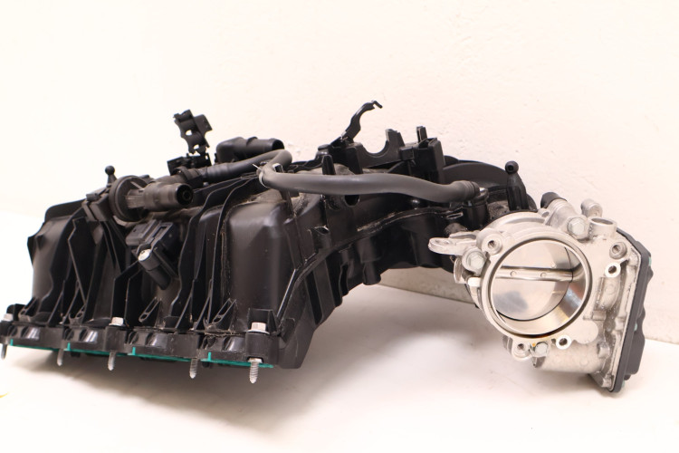 BMW 3 G20/21 330E KOLEKTOR SSĄCY PRZEPUSTNICA 8647975, 10543512