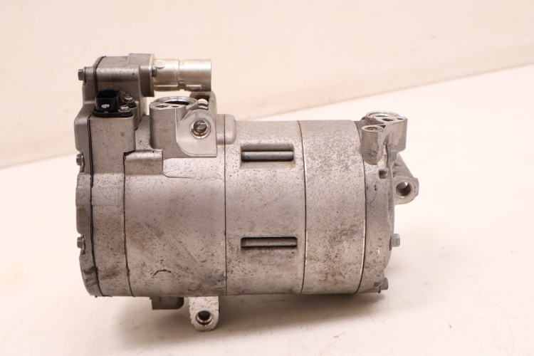 BMW 3 G20/21 330E SPRĘŻARKA KLIMATYZACJI 21137510, 64529496109