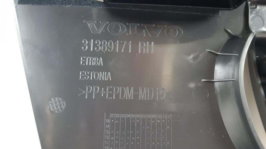 VOLVO XC90 II OSŁONA SŁUPKA PRAWA TYŁ 31463318