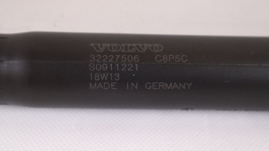 VOLVO V90 SIŁOWNIK KLAPY BAGAŻNIKA PRAWY 32227506