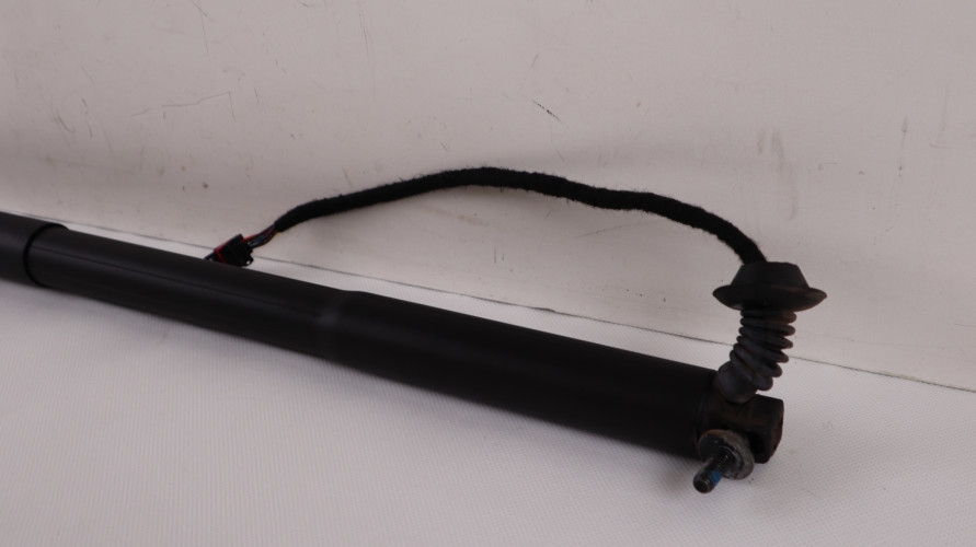 VOLVO V90 SIŁOWNIK KLAPY BAGAŻNIKA LEWY 32227505