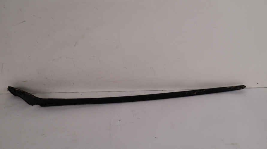 VOLVO V90 LISTWA SZYBY CZOŁOWEJ PRAWA 31386575