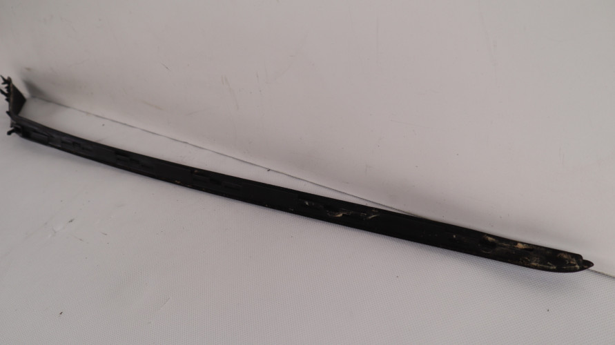 VOLVO V90 LISTWA SZYBY CZOŁOWEJ PRAWA 31386575