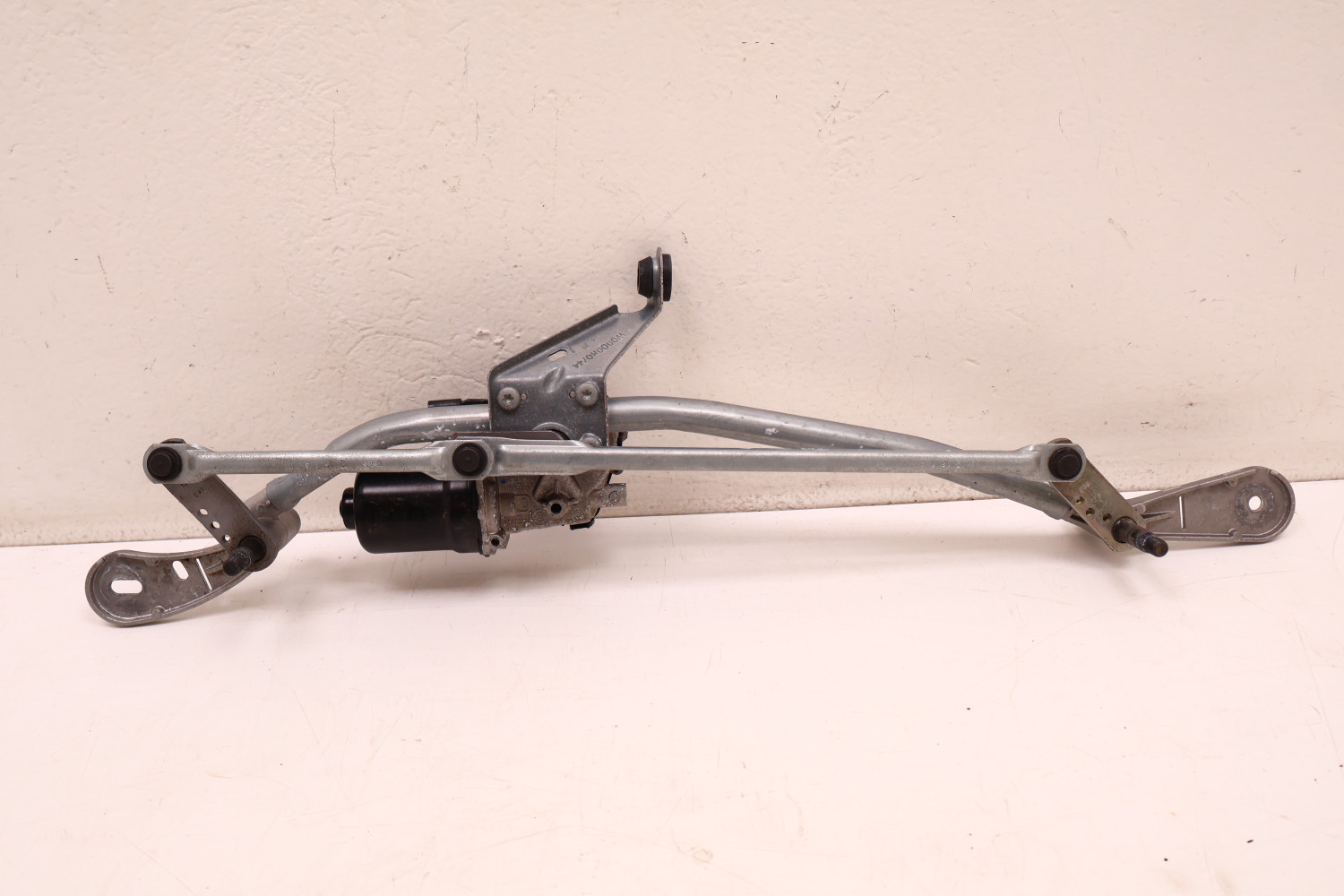 BMW 3 G20/21 MECHANIZM WYCIERACZEK PRZÓD W000080744