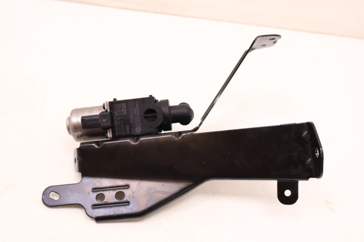 BMW 3 G20/21 330E DODATKOWA POMPA WODY 9890553