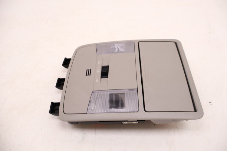 TOYOTA RAV4 IV LAMPKA PODSUFITKI 1D111-223G