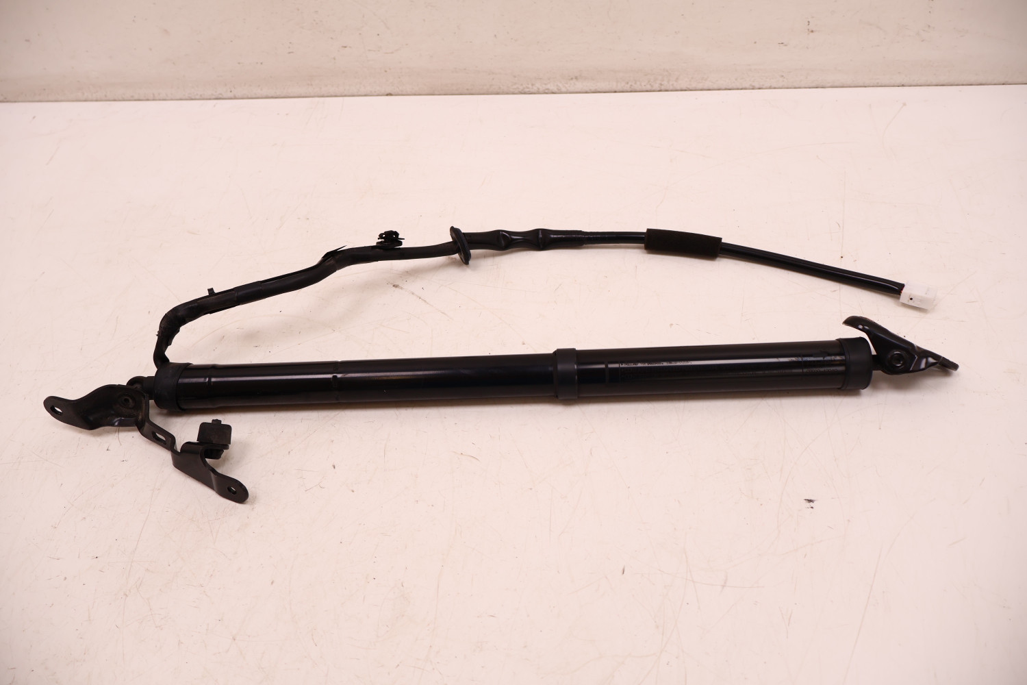TOYOTA RAV4 IV SIŁOWNIK KLAPY BAGAŻNIKA LEWY ELEKTRYCZNY 68920-42040
