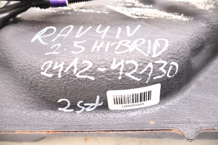 TOYOTA RAV4 IV HYBRID ZBIORNIK PALIWA 2412-42130