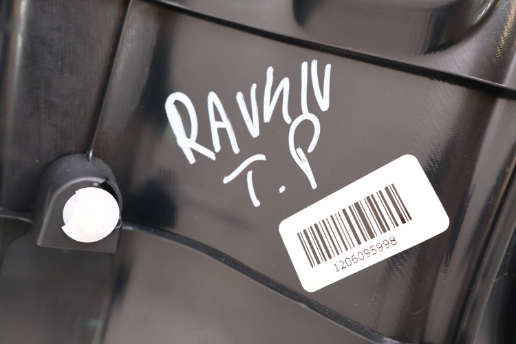 TOYOTA RAV4 IV BOCZEK BAGAŻNIKA PRAWY 64730-42120, 64730-42130