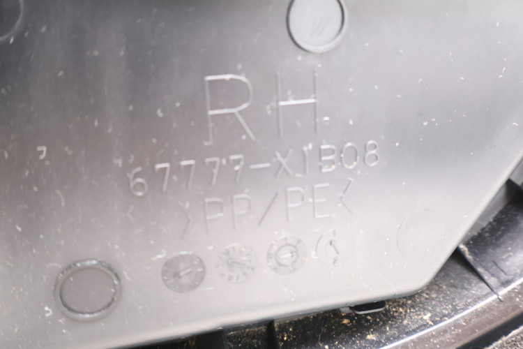 TOYOTA RAV4 IV BOCZEK DRZWI PRAWY PRZÓD 67777-X1B08, 67611-X1B21