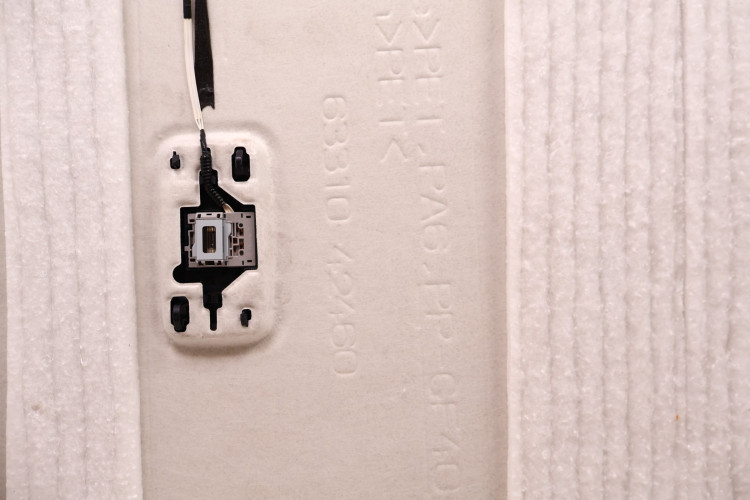 TOYOTA RAV4 IV PODSUFITKA SŁONECZNIKI OSŁONY SŁUPKÓW LAMPKI 63310-42460