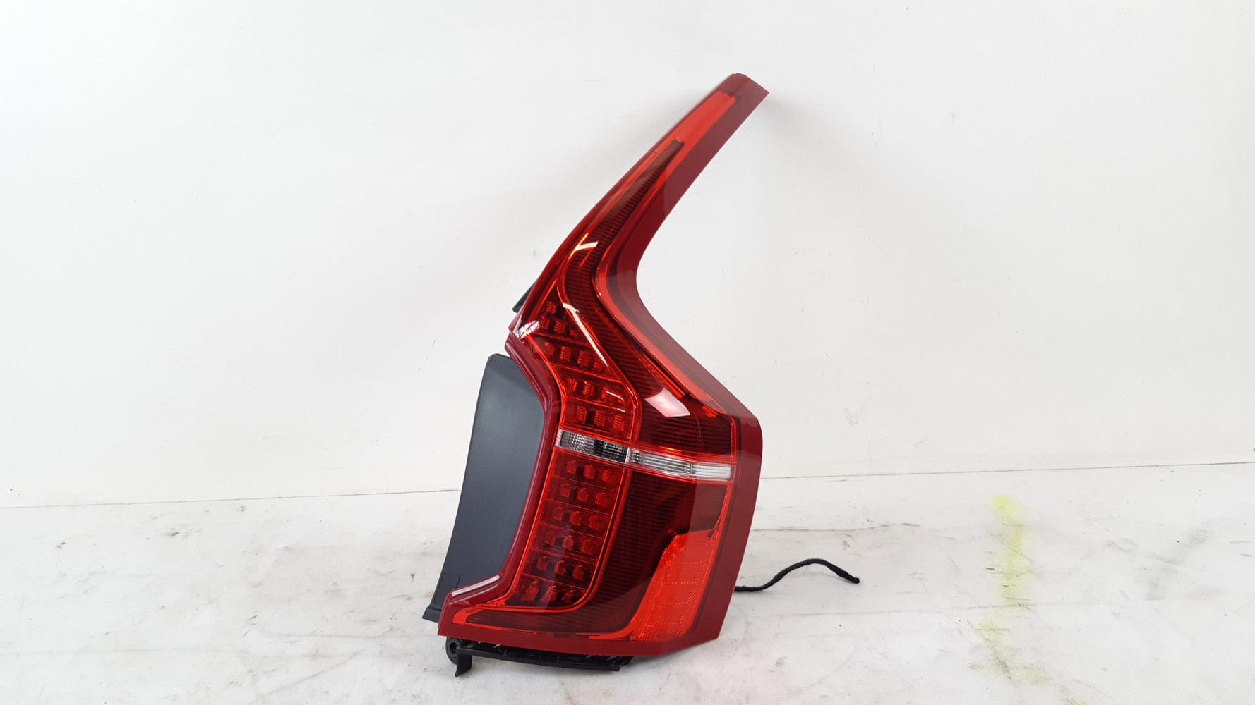 VOLVO XC90 II USA LAMPA PRAWA TYŁ 32228831