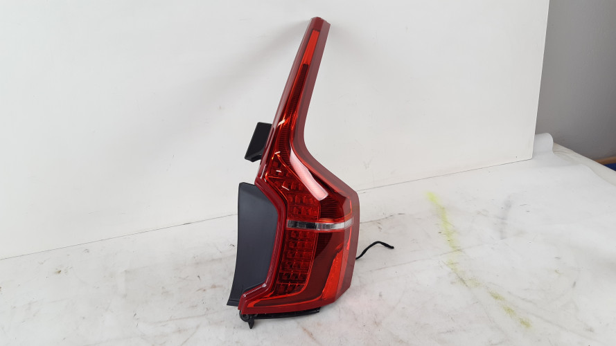 VOLVO XC90 II USA LAMPA PRAWA TYŁ 32228831