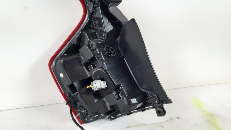 VOLVO XC90 II USA LAMPA PRAWA TYŁ 32228831