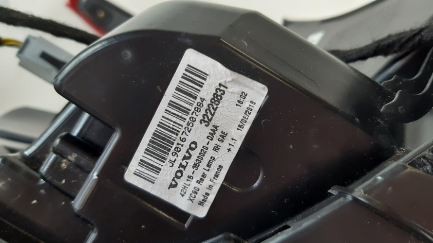 VOLVO XC90 II USA LAMPA PRAWA TYŁ 32228831