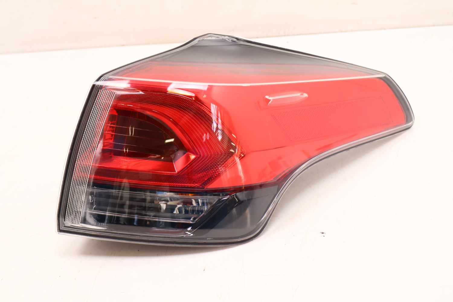 TOYOTA RAV4 IV LIFT LAMPA PRAWA TYŁ 81550-42201