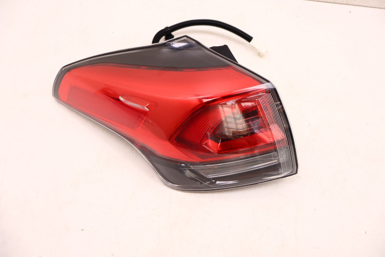TOYOTA RAV4 IV LIFT LAMPA LEWA TYŁ 81560-42201