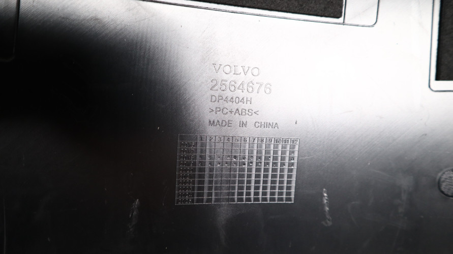 VOLVO XC60 II OSŁONA FOTELA TYŁ 2564676