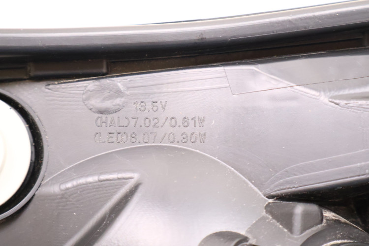 TOYOTA RAV4 IV LIFT LAMPA PRAWA PRZÓD