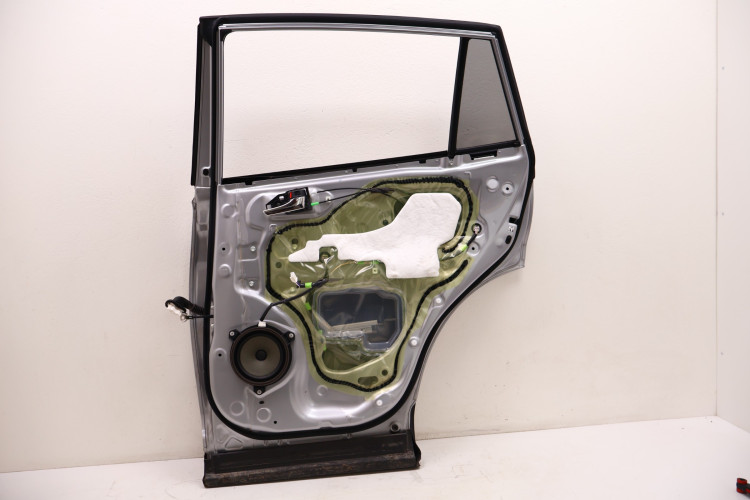 TOYOTA RAV4 IV DRZWI PRAWE TYŁ 1D6