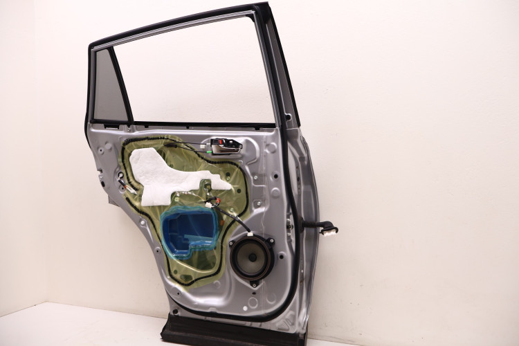 TOYOTA RAV4 IV DRZWI LEWE TYŁ 1D6