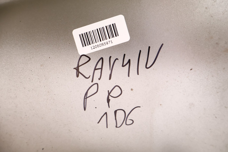 TOYOTA RAV4 IV BŁOTNIK PRAWY PRZÓD 1D6
