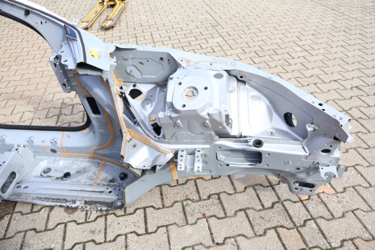 VOLVO XC60 II ĆWIARTKA LEWA PRZÓD 735-15