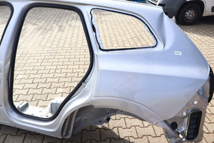 VOLVO XC60 II ĆWIARTKA BŁOTNIK LEWA TYŁ 735-15