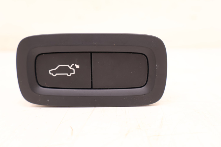 VOLVO XC60 II PANEL OTWIERANIA KLAPY 31674800