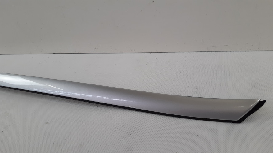 VOLVO XC60 I LIFT LISTWA SZYBY CZOŁOWEJ PRAWA 711-16