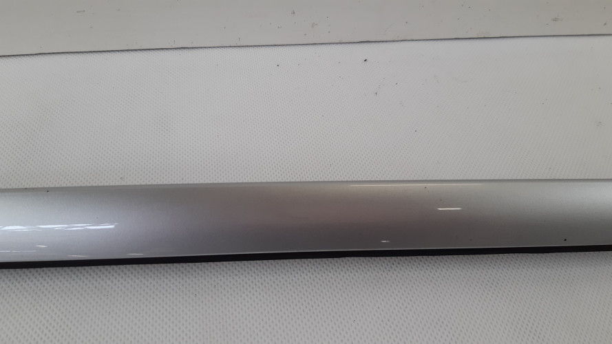 VOLVO XC60 I LIFT LISTWA SZYBY CZOŁOWEJ PRAWA 711-16