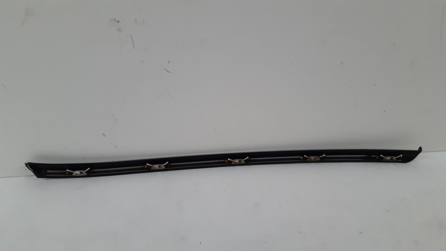 VOLVO XC60 I LIFT LISTWA SZYBY CZOŁOWEJ PRAWA 711-16