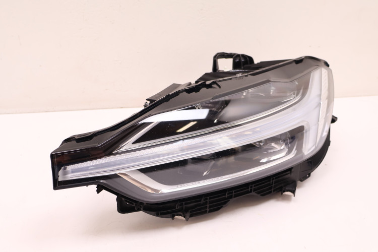 VOLVO XC60 II LAMPA LEWA PRZÓD FULL LED 31656614