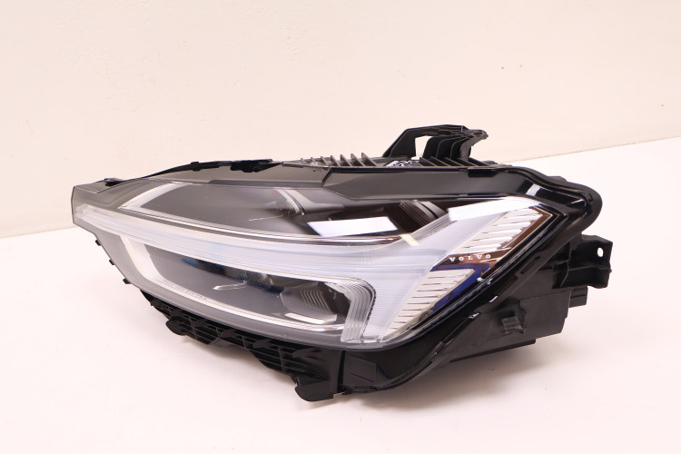 VOLVO XC60 II LAMPA LEWA PRZÓD FULL LED 31656614