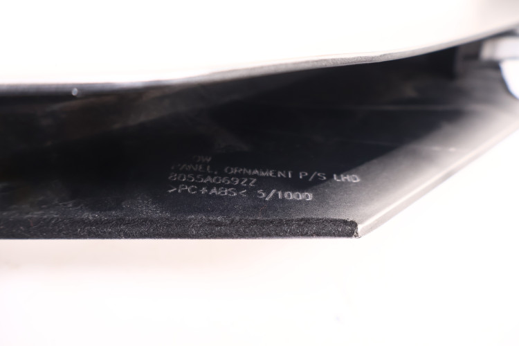 MITSUBISHI ECLIPSE CROSS DEKORY LISTWY DESKI ROZDZIELCZEJ 8055A069ZZ