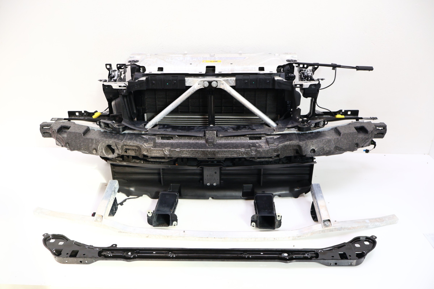BMW 3 G20/21 330E PAS PRZEDNI CHŁODNICE 8666819, 8664034