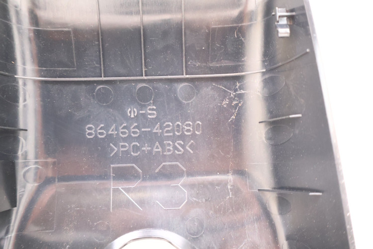 TOYOTA RAV4 IV OSŁONA LUSTERKA WSTECZNEGO RADARU 86466-42080, 86466-42090
