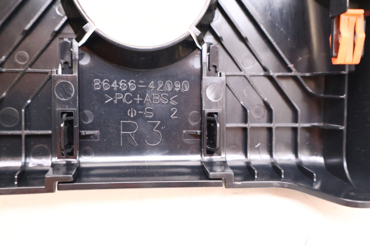 TOYOTA RAV4 IV OSŁONA LUSTERKA WSTECZNEGO RADARU 86466-42080, 86466-42090