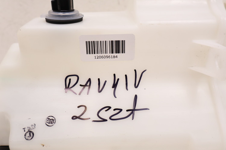 TOYOTA RAV4 IV ZBIORNICZEK SPRYSKIWACZY '060851-422