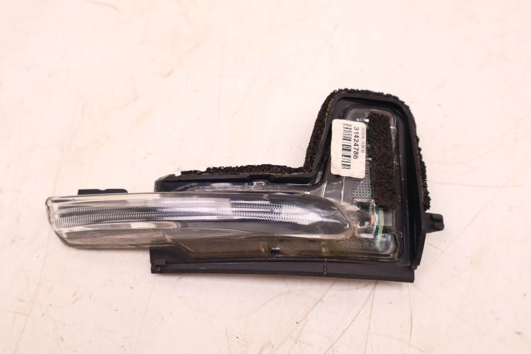 VOLVO XC60 II KIERUNKOWSKAZ LUSTERKA PRAWY 31424786, 31385686
