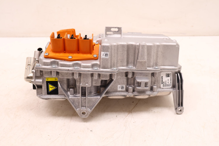 VOLVO XC60 II 2.0 T8 INWENTER KONWENTER FALOWNIK PRZETWORNICA 32324795