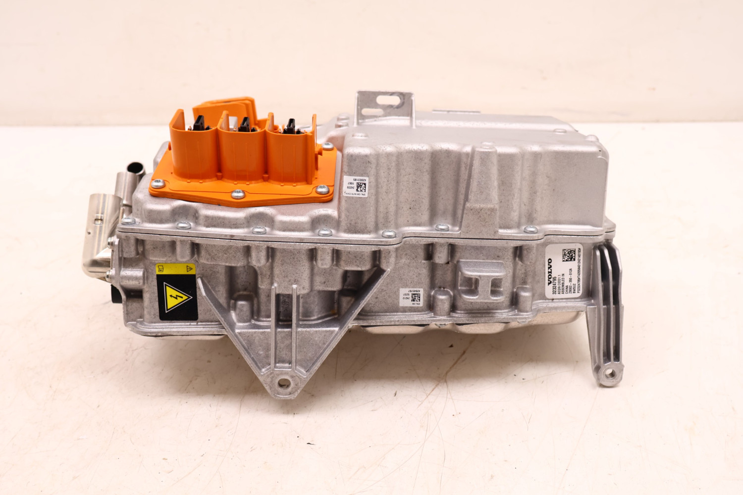 VOLVO XC60 II 2.0 T8 INWENTER KONWENTER FALOWNIK PRZETWORNICA 32324795