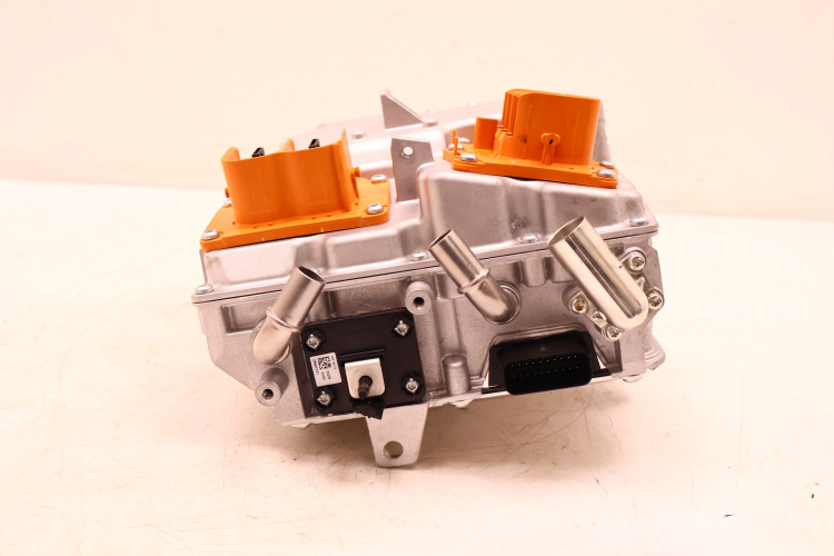 VOLVO XC60 II 2.0 T8 INWENTER KONWENTER FALOWNIK PRZETWORNICA 32324795