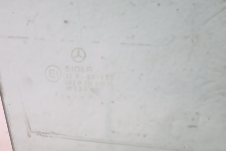 MERCEDES-BENZ W124 SZYBA DRZWI PRAWA PRZÓD