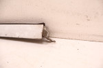 MERCEDES-BENZ W124 LISTWA POD LAMPE REFLEKTOR PRAWA