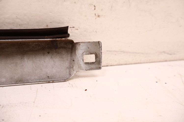 MERCEDES-BENZ W124 LISTWA POD LAMPE REFLEKTOR PRAWA